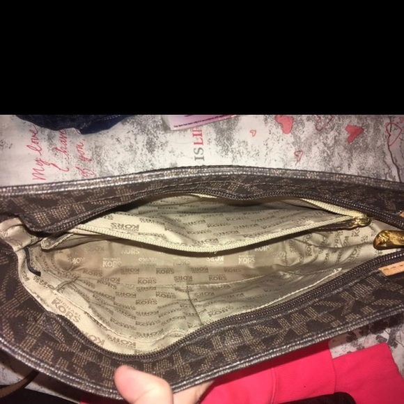 Micheal Kors Crossbody - Picture 2 of 5